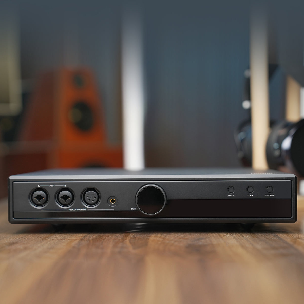 HiFiMAN PRELUDE Pure Class A Headphone Amplifier HiFiMAN PRELUDE headphone amplifier in a high-end listening system