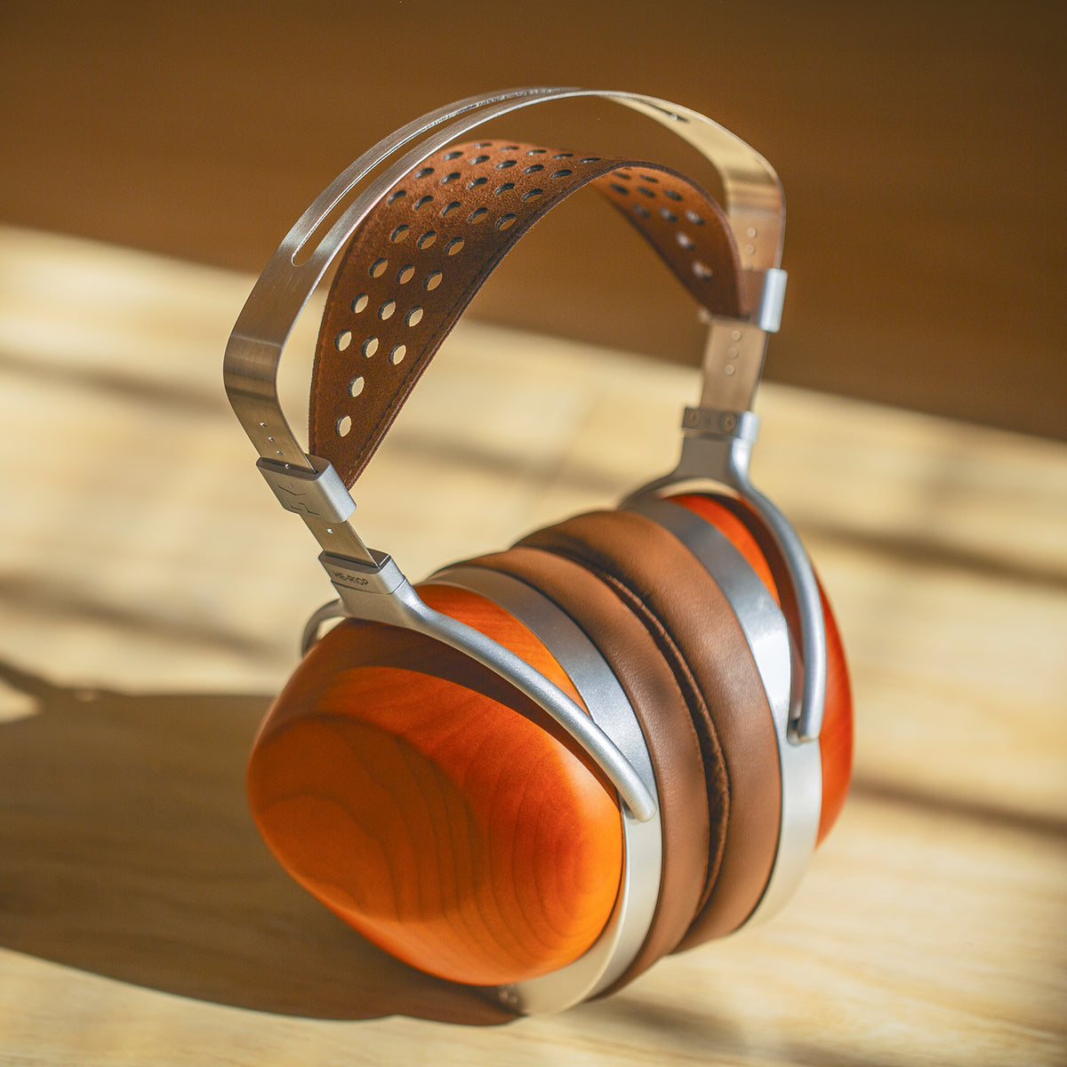 HiFiMAN HE-R10P Closed-Back Planar Magnetic Headphones HiFiMAN HE-R10P wood cup closed-back headphone lifestyle view